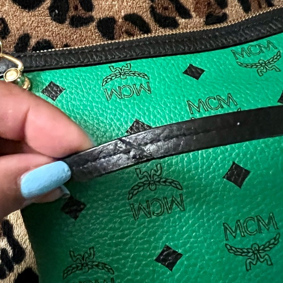 ✅PRICE FIRM✅AUTHENTIC MCM Green Pouch. SUPER RARE🔥 - Picture 12 of 15